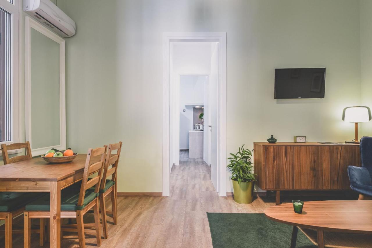 Neoclassical Apartment Near Acropolis - Livingstone Crystal Athena Bagian luar foto