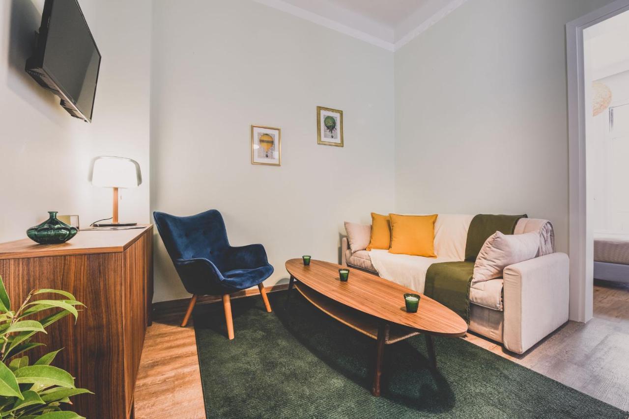 Neoclassical Apartment Near Acropolis - Livingstone Crystal Athena Bagian luar foto